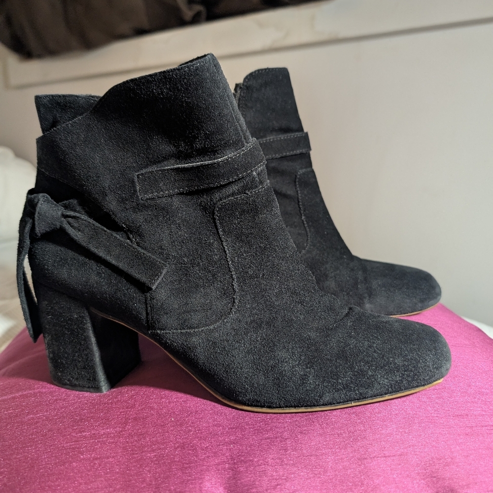 Franco Sarto black suede Pamela ankle boots size 9.5